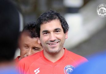Kualitas Striker Barunya Diragukan, Pelatih Arema FC Beri Pembelaan
