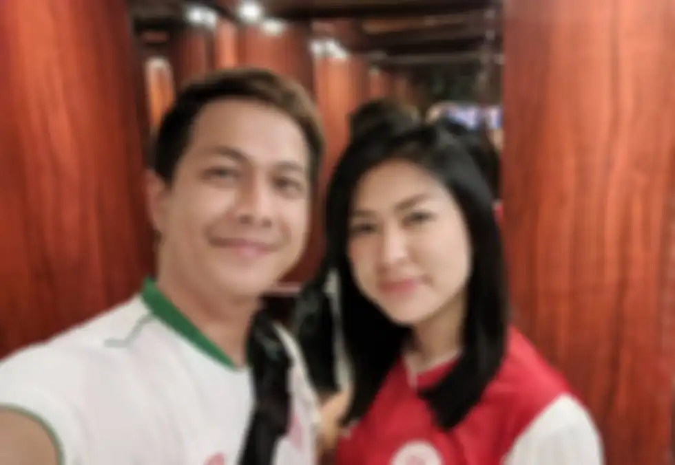 Delon Thamrin lupakan semua kenangan soal Yeslin Wang. Anggap lupa ingatan, Delon sebut pernikahannya dengan Aida Chandra adalah yang pertama.