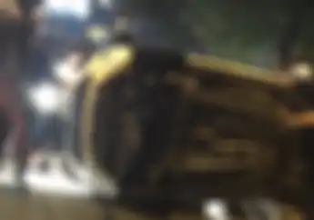 Heboh! Video Ford Fiesta Terguling Setelah Ditabrak Motor Dari Belakang