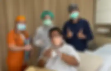 Terbaring Lemah Hingga Cincin Berliannya Berganti Jadi Selang Infus, Hotman Paris Wasiatkan Hikmah Hidup Sebut Masalah Jadi Kunci Penting untuk Sukses: Berbahagialah...