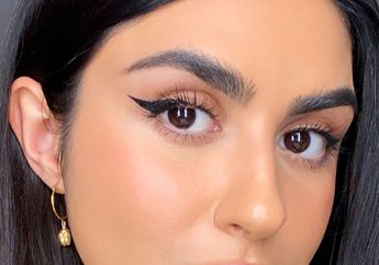 Tutorial 4 Langkah Mudah Menciptakan Cat Eye Liner, Lengkap dengan Gambar!