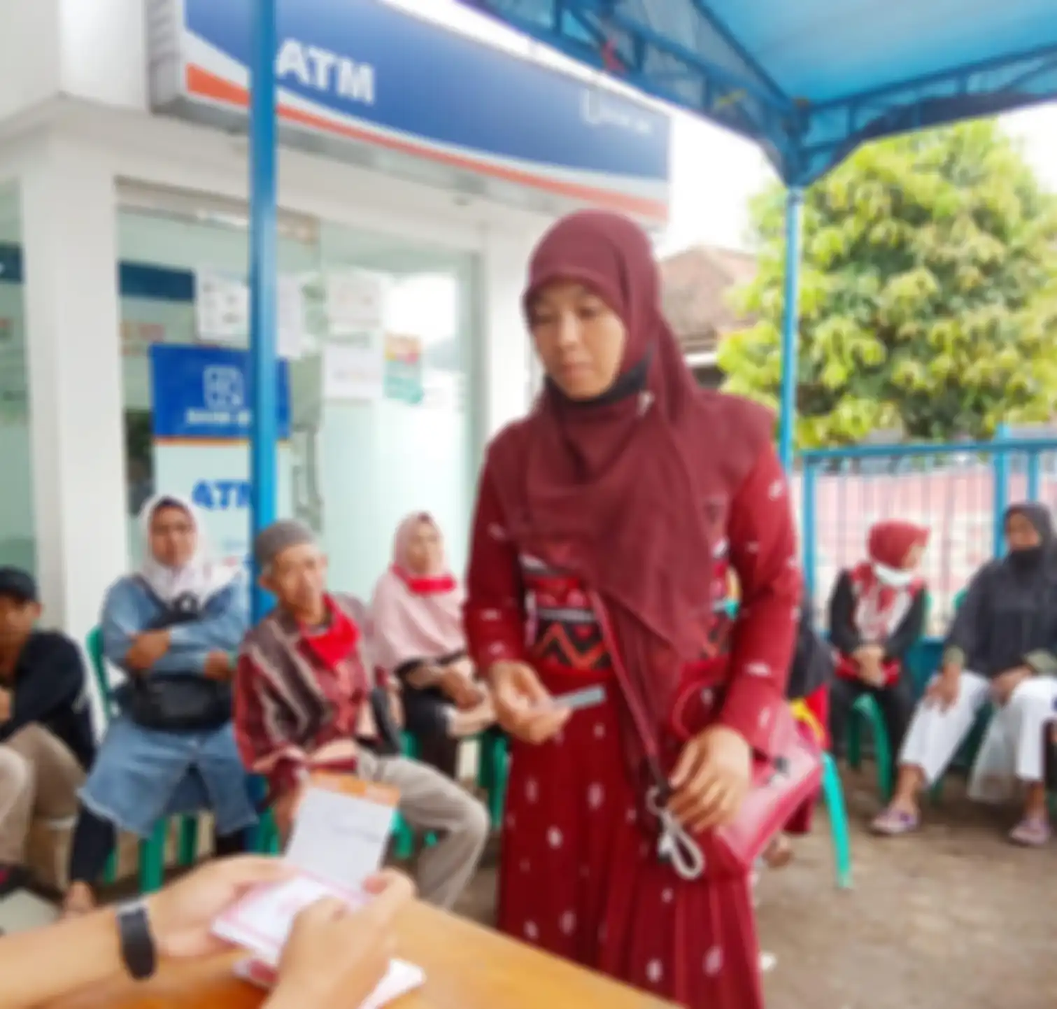 Ini jawaban mengapa Banpres BPUM 2021 tidak langsung cair ke rekening BRi dan BNI. 