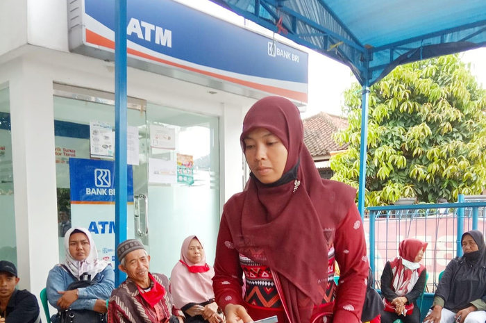 Ini jawaban mengapa Banpres BPUM 2021 tidak langsung cair ke rekening BRi dan BNI. 