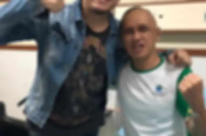 Agung Hercules (kanan) divonis mengidap kanker otak