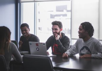 4 Shio dengan Karier Paling Melejit, Nasibnya Berubah Drastis!