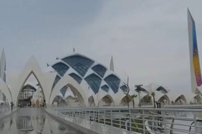 Masjid Raya Al Jabbar yang didesain Ridwan Kamil