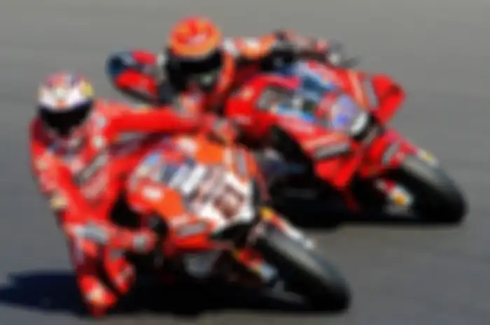Michael Ruben Rinaldi dan Jack Miller bertukar motor dalam World Ducati Week