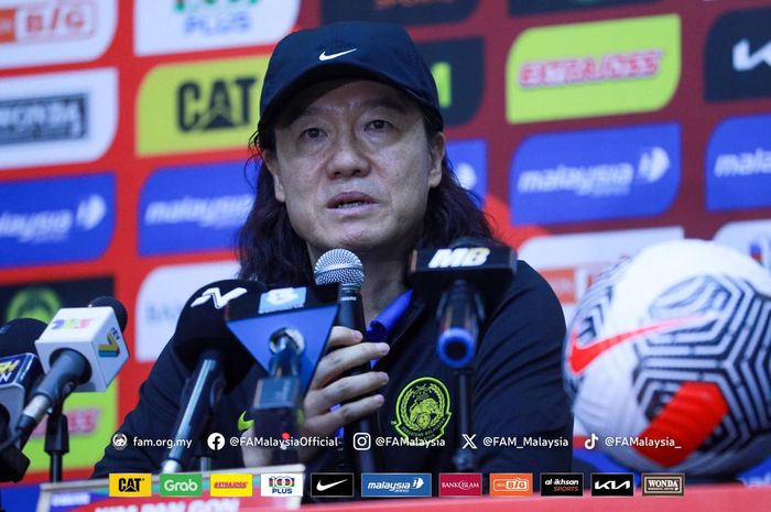 Pelatih Timnas Malaysia, Kim Pan-gon, menghadiri konferensi pers jelang laga melawan Taiwan di Kualifikasi Piala Dunia 2026.