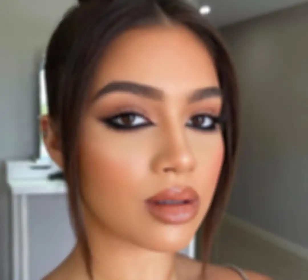 gaya makeup Reverse Eyeliner for New Years