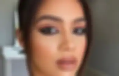 Pasti Tahan Lama, 6 Tips Bikin Makeup Kita Jadi Lebih Nempel di Kulit!