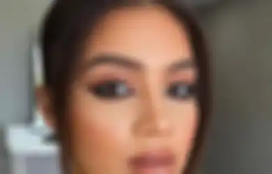 Pasti Tahan Lama, 6 Tips Bikin Makeup Kita Jadi Lebih Nempel di Kulit!