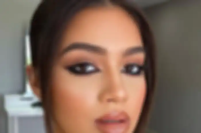 gaya makeup Reverse Eyeliner for New Year's