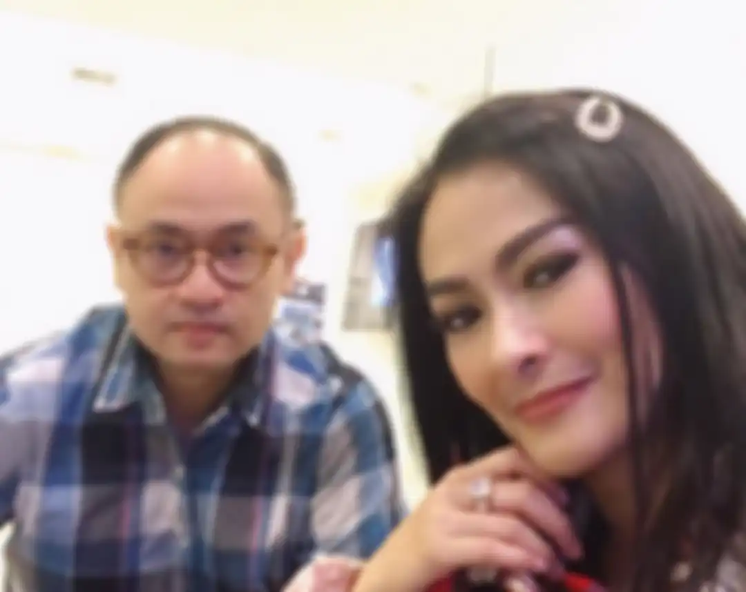 Satrio Dewandono dan Iis Dahlia