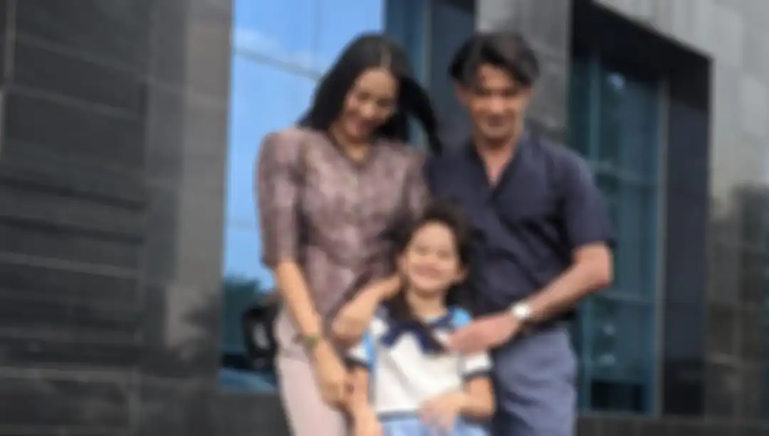Anya Geraldine, Mas Aris, dan Raya