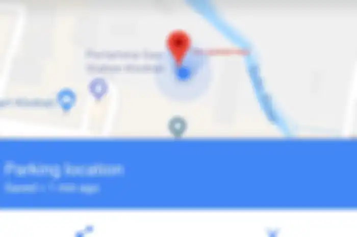 Menandai lokasi parkir di Google Maps.
