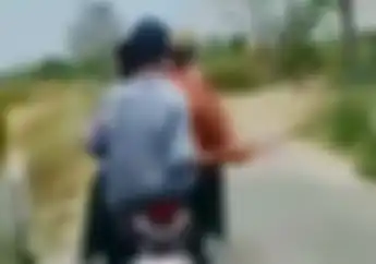 Ngilu, Bawa Celurit Pelajar Naik Honda Vario 125 Kejar-kejaran