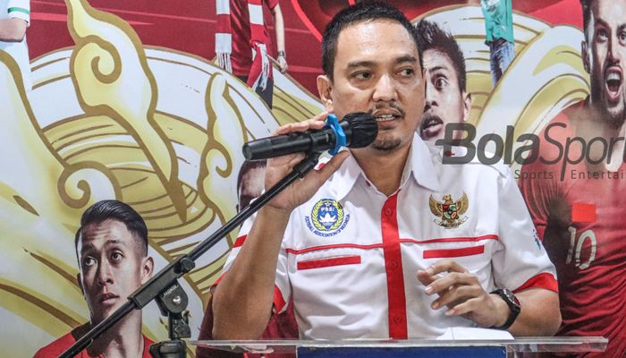 CEO PSIS Semarang, Yoyok Sukawi, sedang memberikan keterangan kepada awak media  di Kantor PSSI, Senayan, Jakarta, 4 Maret 2022.