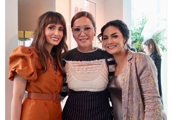 Seksinya Maia Estianty Saat Foto Bareng Krisdayanti Kenakan Blus Transparan Menerawang Harga Puluhan Juta