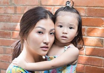 4 OOTD Kompak Sarwendah Bersama Si Kecil Thalia, Bisa Jadi Inspirasi nih!