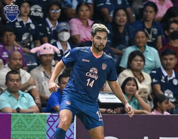 Sandy Walsh memperkuat Buriram United saat mengalahkan JDT.