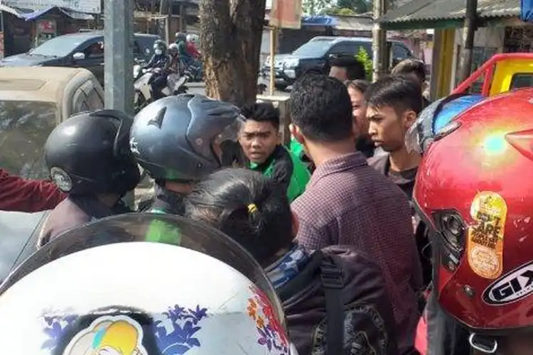 Garut Mencekam, Sopir Taksi Online Dianiaya Ojek Pangkalan, Puluhan Driver Ojol Langsung Lakukan Sweeping