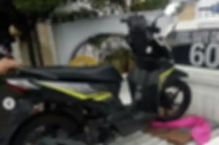 Motor Honda BeAT misterius ditinggalkan pemiliknya di pinggir jalan Klaten, Jateng.