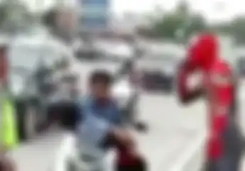 Tegang, Naik Motor Yamaha NMAX di Jalan Raya, Spiderman Gemeteran Ditilang Polisi