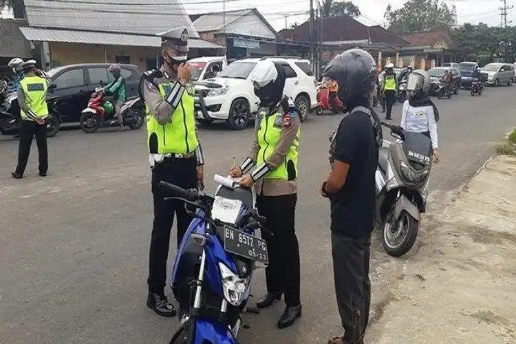 Polisi Masih Berani Lakukan Tilang Manual di Jalan, Korlantas Polri: Jangan Takut Segera Laporkan