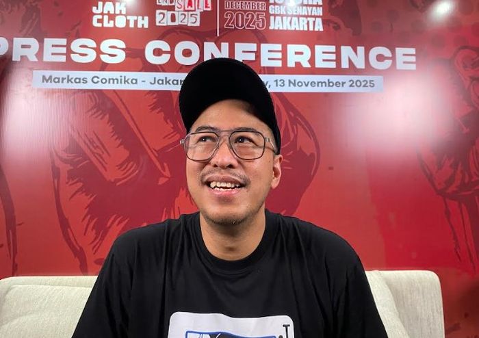 Pandji Pragiwaksono di kawasan Wijaya, Jakarta Selatan pada Kamis (13/11/2025). 