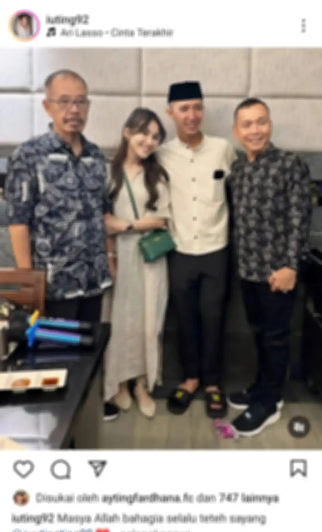 Keakraban Ayu Ting Ting dan calon ayah mertua