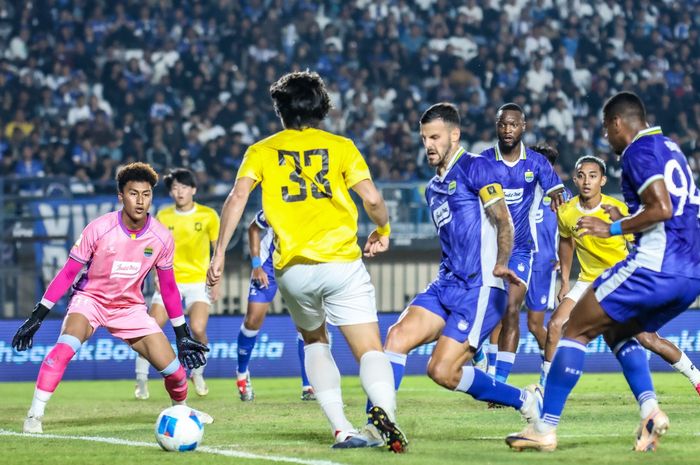 Persib Bandung disanksi AFC menggelar laga di AFC Champions League Two 2026-2027 tanpa penonton. 