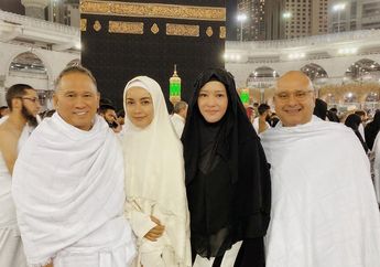 Umroh Bareng Maia Estianty, Sosok Tante Nia Ramadhani Jadi Sorotan Saking Cantiknya, Ternyata Mantan Model Papan Atas!