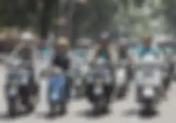 Dibekali Fitur Canggih, Barudak Bandung Keliling Kota Naik Vespa GTS Super Tech 300