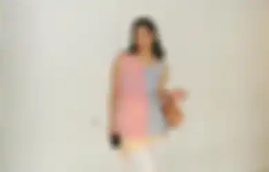 5 Inspirasi Outfit Warna Soft Pink Buat Cewek yang Pengin Tampil Manis