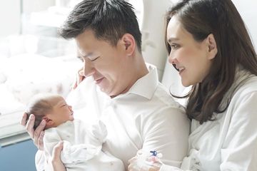 Posting Foto Mandi Berdua dengan Sang Istri Saat WFH, Suami Shandy Aulia: Sepertinya Claire Cepat Punya Adik Deh