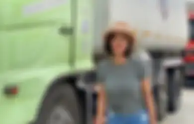 Padahal Usianya sudah Kepala 5, Yuni Shara Tampil Anggun bak Gadis Remaja dalam Balutan Kebaya Hitam dan Selendang Kuning