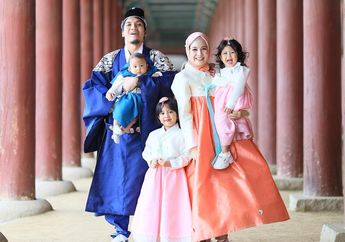 Desta dan Natasha Rizki Kepergok Boyong Ketiga Anaknya Liburan ke Malaysia