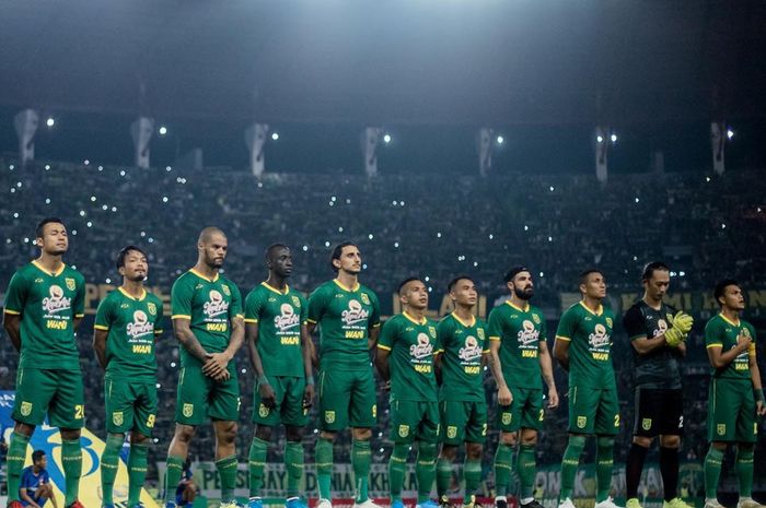 Para pemain Persebaya Surabaya dalam laga persahabatan melawan Sabah FA di Stadion Gelora Bung Tomo, Surabaya, Sabtu (8/2/2020).