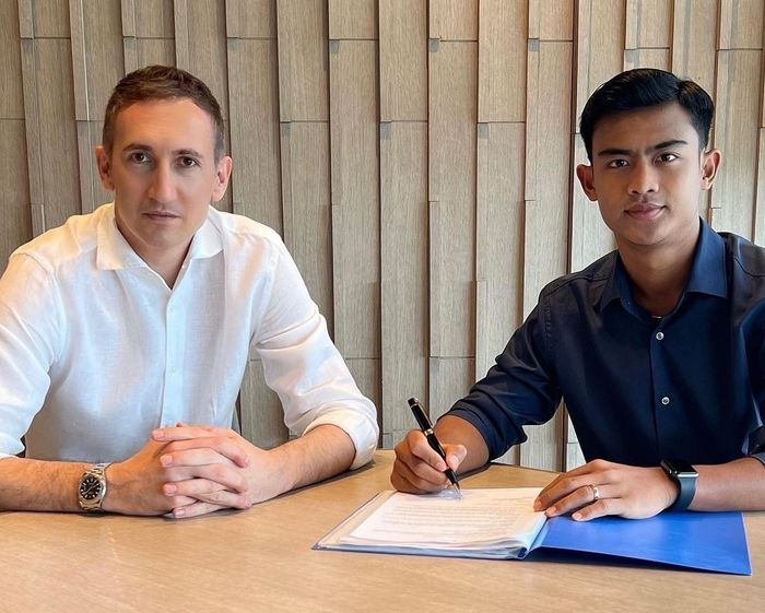 Pratama Arhan bersama agennya Dusan Bogdanovic 