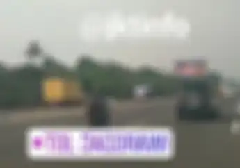 Nekat! Video Greget Saat Pemotor Mudik Masuk Tol Jagorawi, Punya Nyawa 9 Nih Kayaknya..