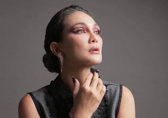 Pamer OOTD Klasik hingga Tunjukkan Senyum Manis di Depan Kamera, Luna Maya Kepergok Cuek Bebek Injak Sepatu Kulit Ular, Harganya Nggak Main-main!