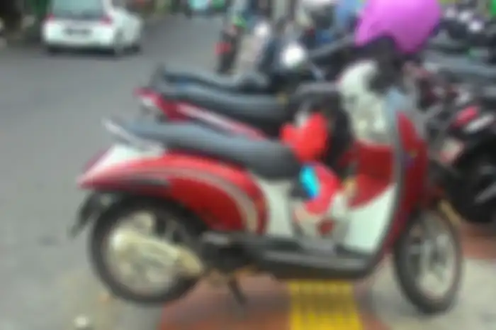 Garis kuning ini dibuat untuk membantu para tuna netra