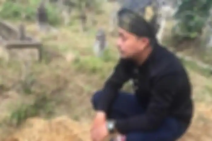 Kisah pilu pasangan suami istri yang kehilangan bayinya karena telat ditangani pihak rumah sakit. Alasannya sepele!