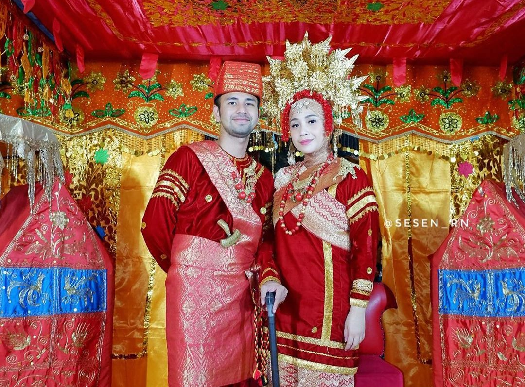 Raffi Ahmad dan Nagita Slavina di Padang