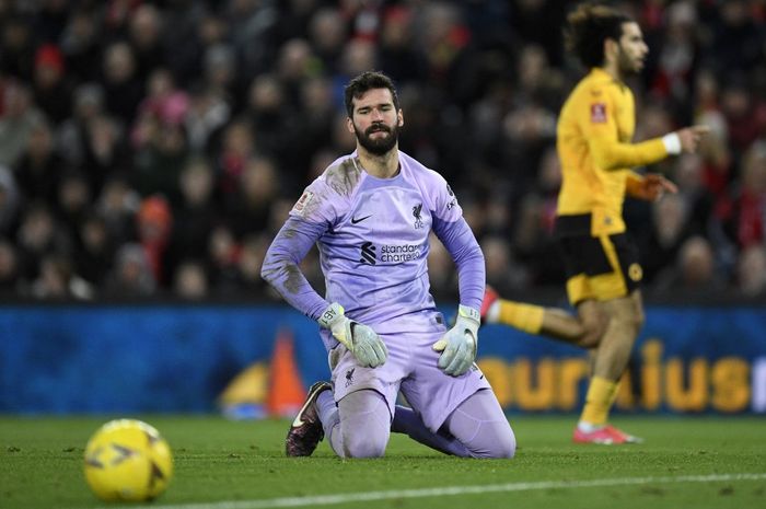 Liverpool tim terburuk di Liga Inggris pada 2023, Alisson Becker tak kuasa mencegah kebobolan 9 gol.