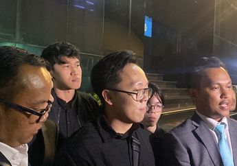 Beli Kelas Mahal hingga Diberi Signal &lsquo;Hold Keras&rsquo;, Begini Dugaan Skema Akademi Kripto milik Timothy Ronald dan Kalimasada