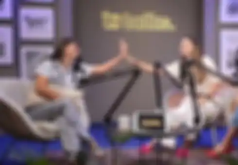Luna Maya ajak Hesti Puwadinata tos gegara senasib.