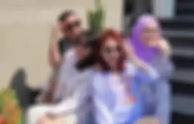 Sumringah Liburan ke Rumah Pengabdi Setan, Ayu Ting Ting dan Umi Kalsum Dapat Peringatan, Ternyata Ada Fakta Mengerikan dari Rumah Tua di Pangalengan