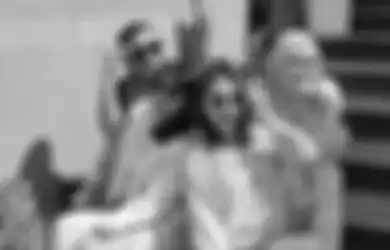 Sumringah Liburan ke Rumah Pengabdi Setan, Ayu Ting Ting dan Umi Kalsum Dapat Peringatan, Ternyata Ada Fakta Mengerikan dari Rumah Tua di Pangalengan