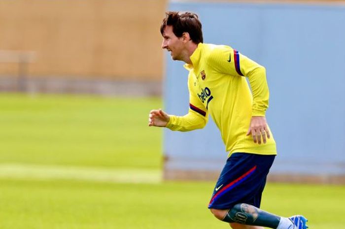 Lionel Messi saat menjalani latihan individual Barcelona, 11 Mei 2020.